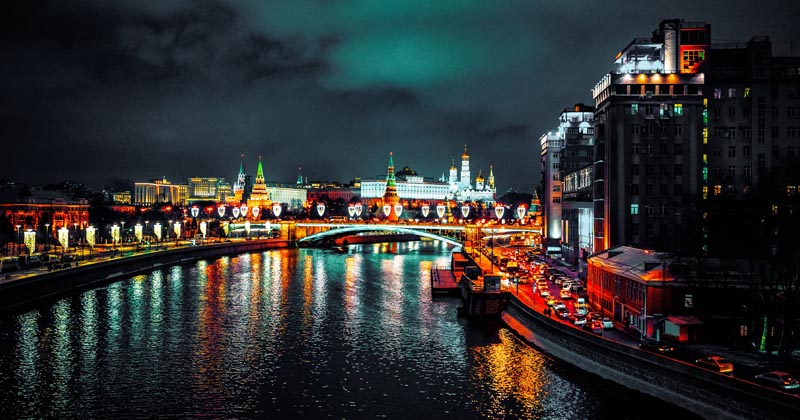 This is a picture of a river and building in Russia that embodies a Russia International Bribery Whistleblower Lawyer.